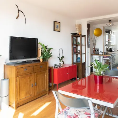 Spacious Cocoon With View Of The Eiffel Tower Apartment