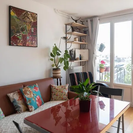 Spacious Cocoon With View Of The Eiffel Tower Apartment