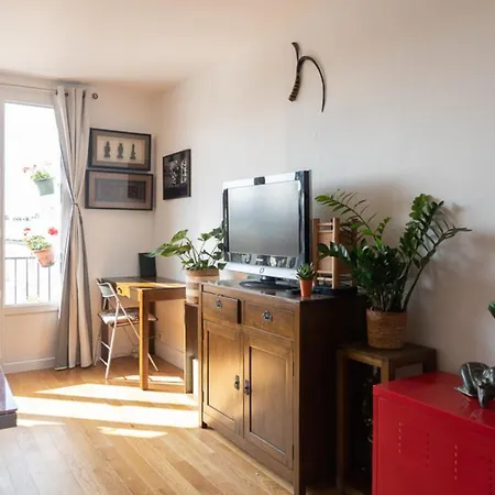Spacious Cocoon With View Of The Eiffel Tower Apartment *